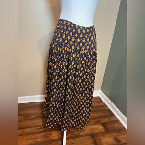 VGT 80-90's Express Midi Floral Skirt 100% Rayon Size Med